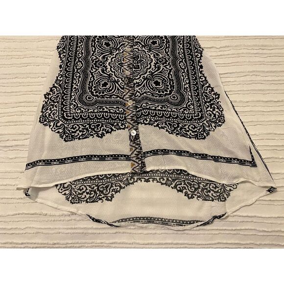 Woman’s Valerie Stevens SZ S Sleeveless Button Down Stylish Top - Picture 3 of 6